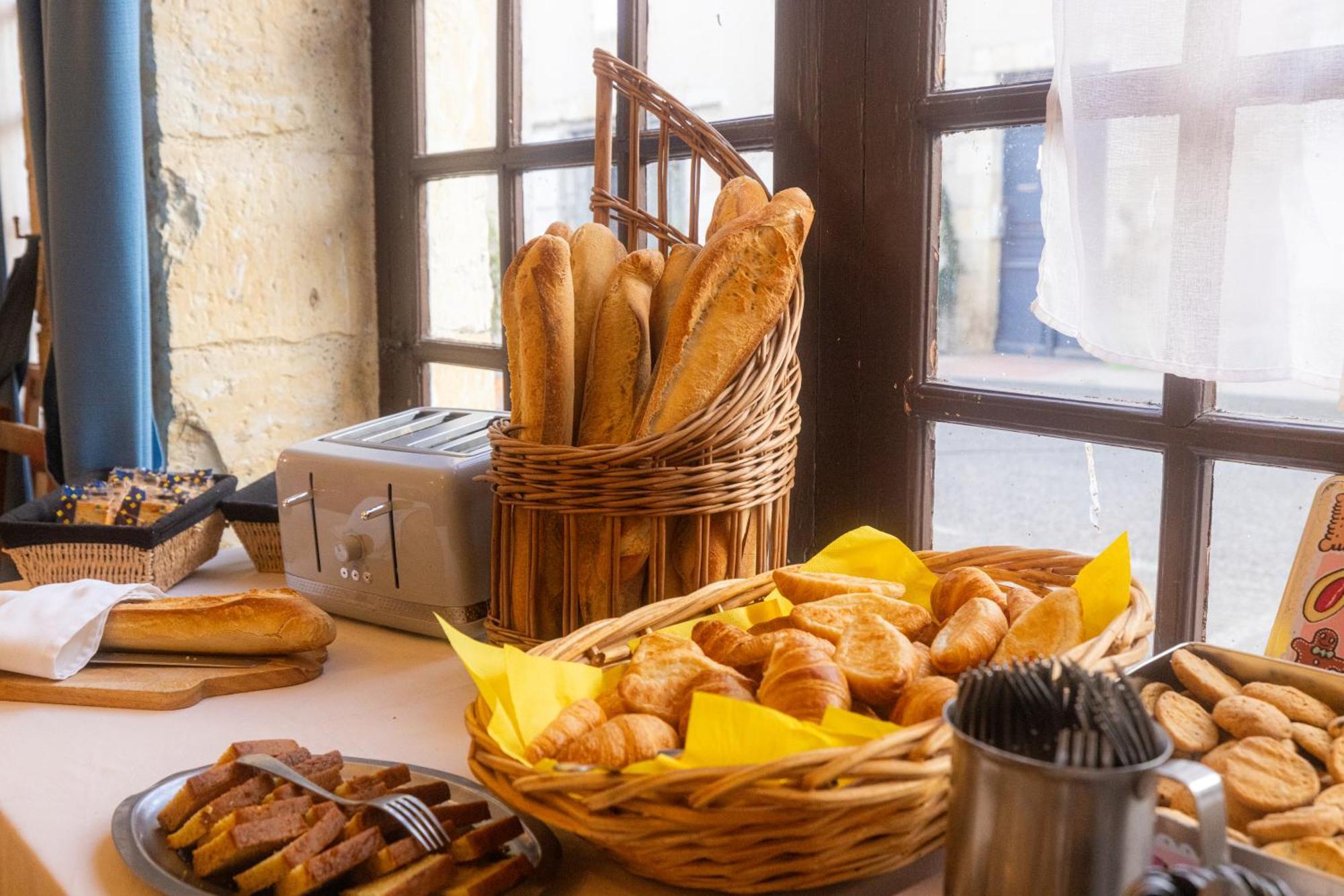 Hotel Restaurant Des Thermes Castéra-Verduzan Buitenkant foto