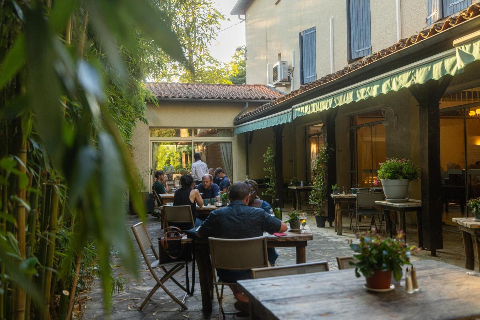 Hotel Restaurant Des Thermes Castéra-Verduzan Buitenkant foto