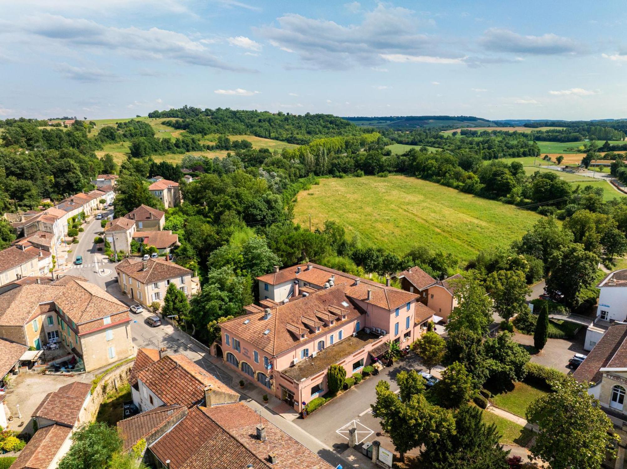 Hotel Restaurant Des Thermes Castéra-Verduzan Buitenkant foto